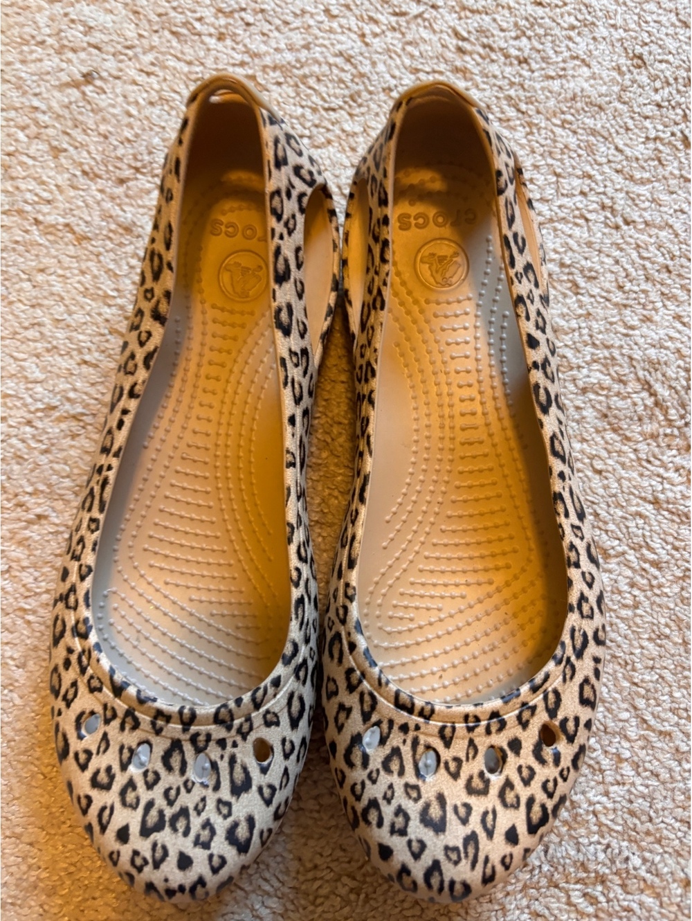 Crocs women's leopard print cutout Mary Jane flats tan comfort size 9